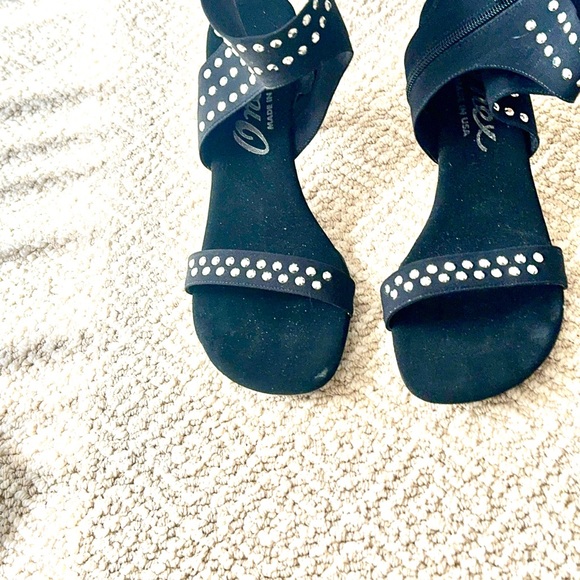 Stunning Onex Black and Silver Shoes (size 8) - Picture 5 of 6